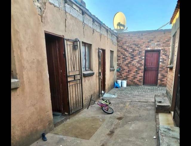 11 BEDROOM HOUSE FOR SALE IN ESSELEN PARK